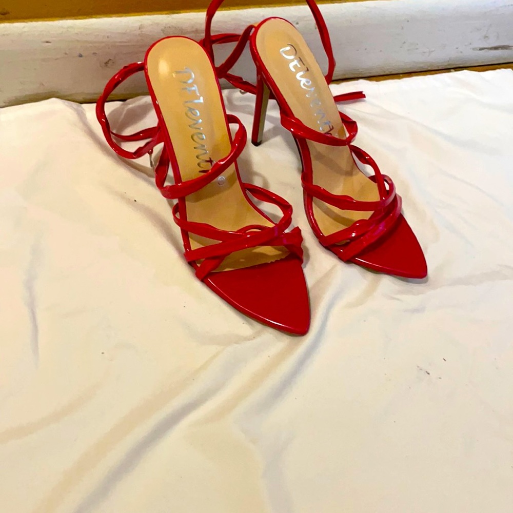 Red heels never worn size 8